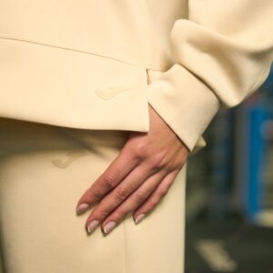 סט Breath – טייץ וחולצה בגווני נייטרל טבעיים